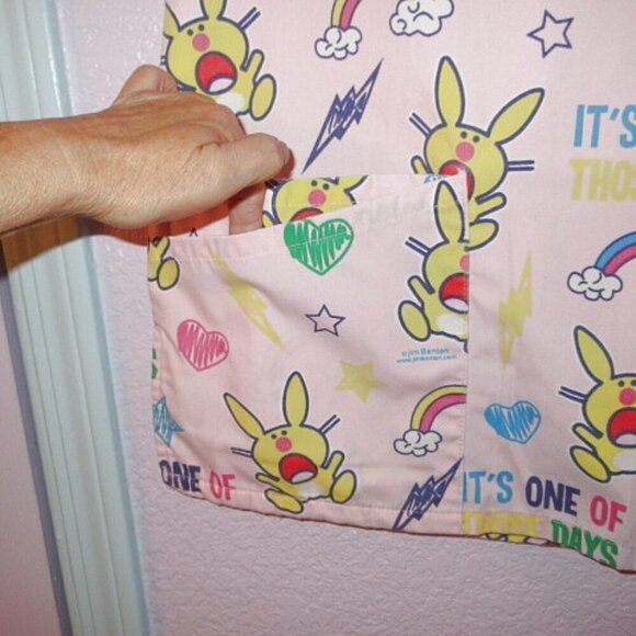 Happy Bunny RAINBOW One Of Those Days SCRUB Top Size M V-NECK Short Sleeve POCKE - Picture 5 of 11